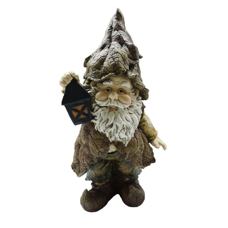 Gnome tenant une statue de lanterne