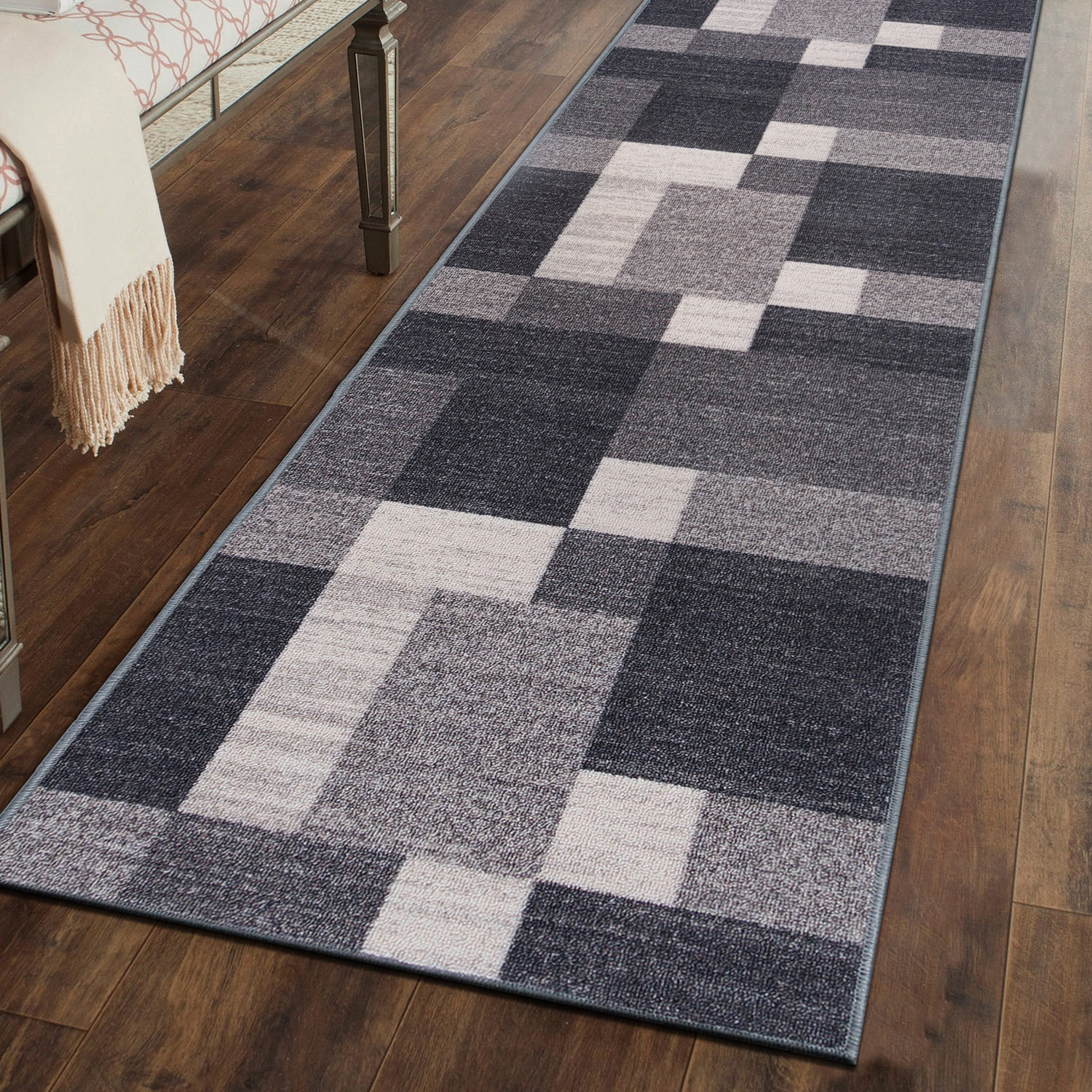 Wrought Studio Tapis gris noir et blanc touffet motif