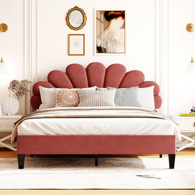 Superbe lit tapissier de grande taille avec tête de lit en velours à motif floral et tête de lit rouge