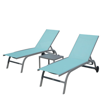 Ensemble de 3 chaises longues pour l'extérieur, chaises longues pour l'extérieur avec roulettes, chaises longues pour l'extérieur à 5 positions réglables, chaises longues pour piscine, patio (bleu lac, 2 chaises longues + 1 table)