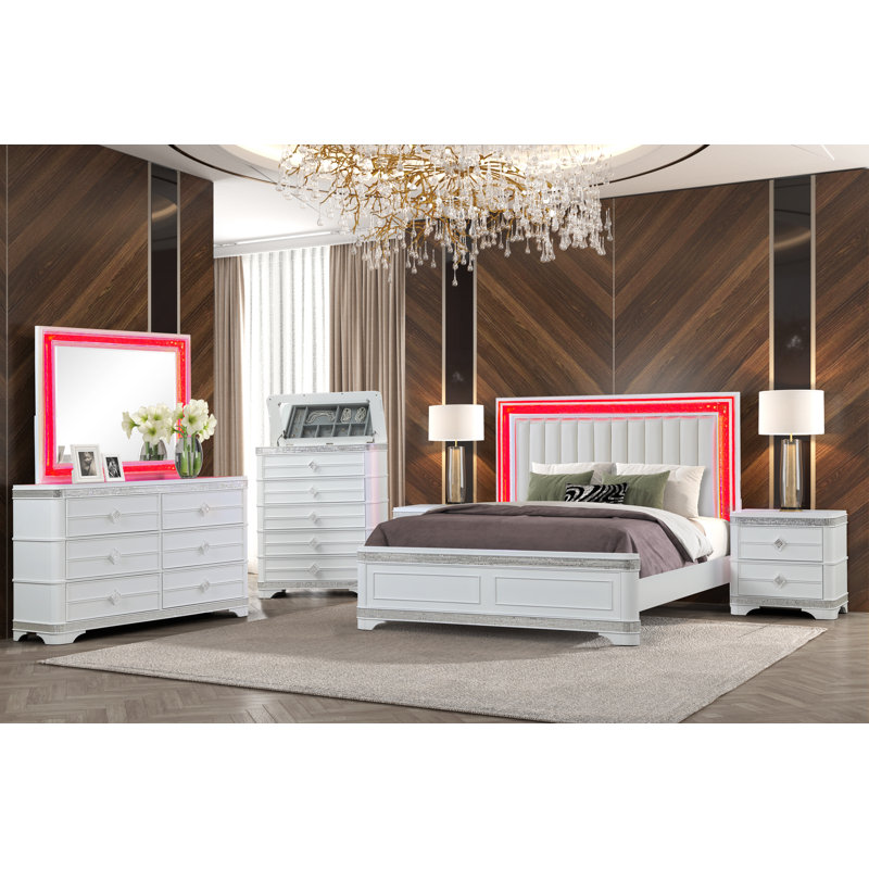 Ensemble de chambre avec éclairage à DEL Parvathy, Très grand lit, 4 Pieces: Bed, Dresser, Mirror, Nightstand