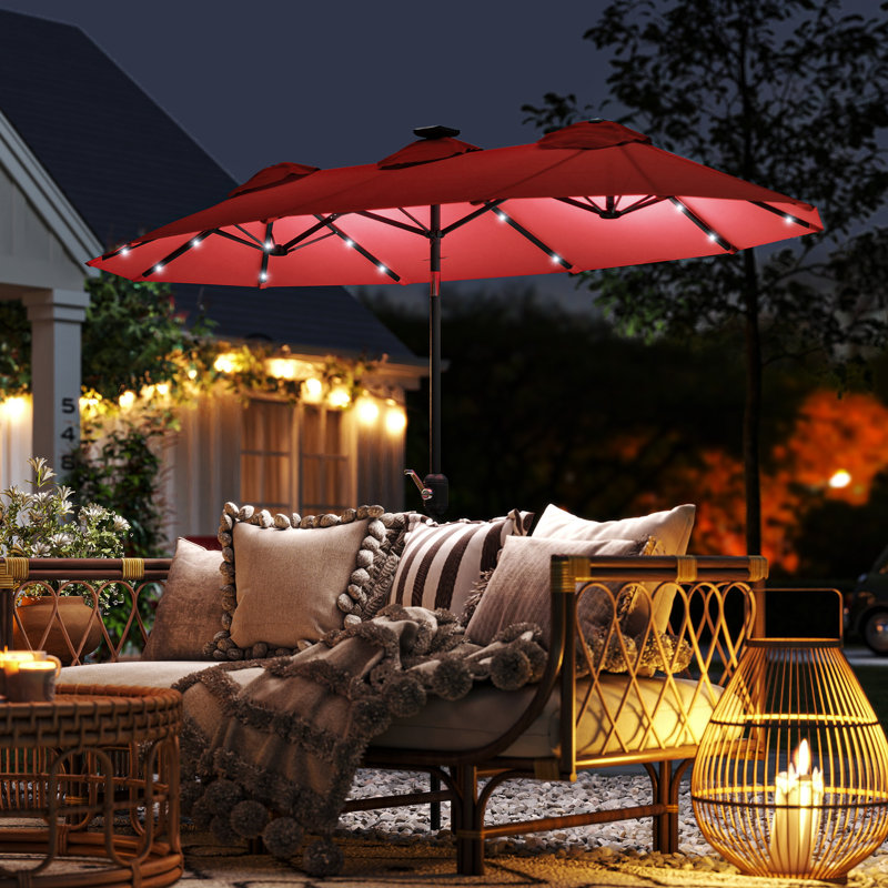 Parasol de patio double face Outsunny, grand parasol de marché extérieur de 9,7 pi avec lumière solaire à DEL, inclinable et manivelle, 3 bouches d'aération et 12 nervures, pour jardin, terrasse, piscine, rouge vin