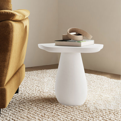 Table d'appoint en bois avec plateau en forme de nuage en blanc cassé
