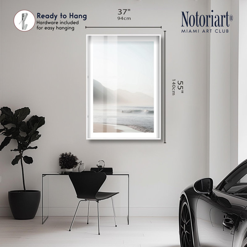 «Ghostly Peak Swell Shadowbox» par Notoriart, H 55 po x l 37 po, Blanc