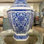 Vase hexagonal en filigrane bleu et blanc