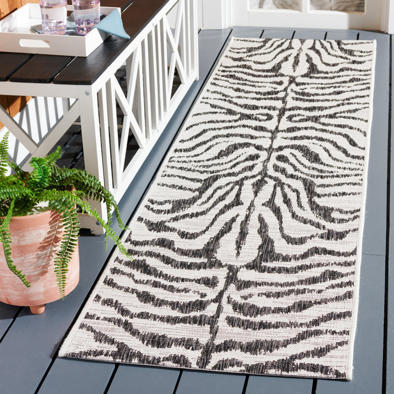 Aviyon Performance Animal Print Indoor/Outdoor Area Rug, Round 6'7"