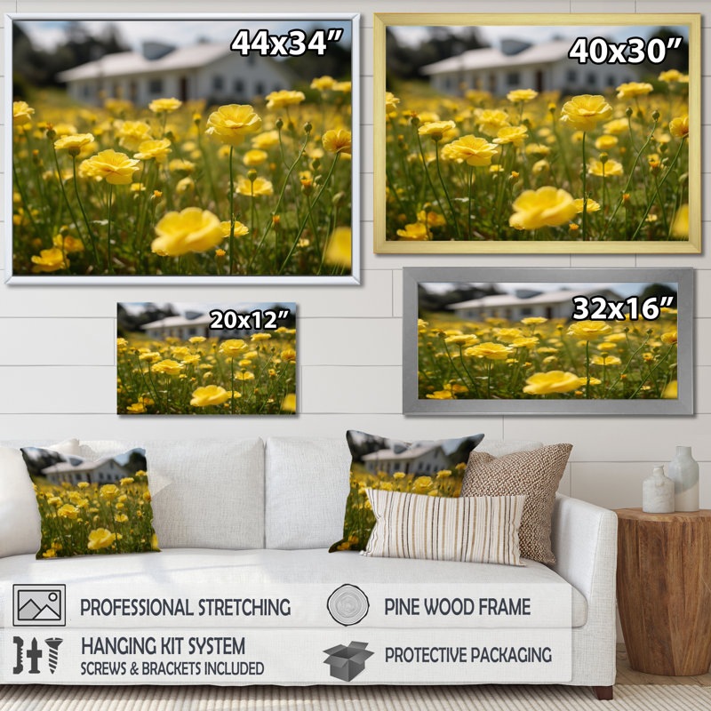 «Yellow Buttercups At The Farm II», reproduction sur toile, H 16 po x l 32 po x P 1 po, Encadrement doré