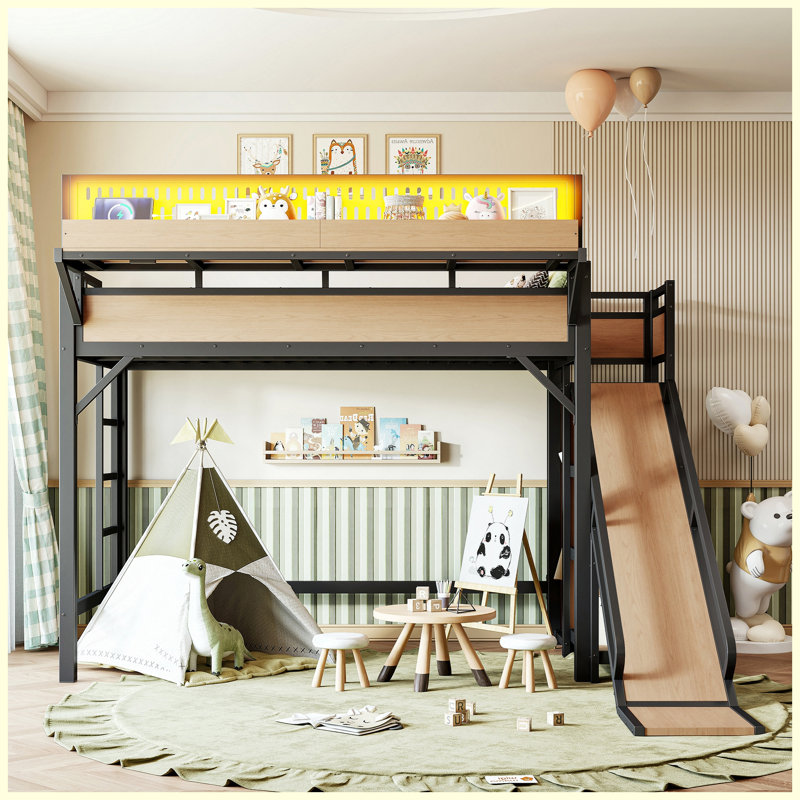 Lit simple mezzanine en métal naturel avec glissière, tablettes de rangement, garde-robe intégrée et lumières DEL