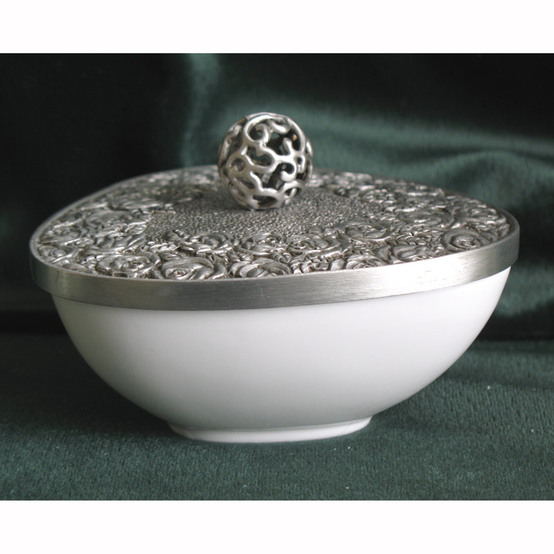 Boîte à accessoires en porcelaine triangulaire