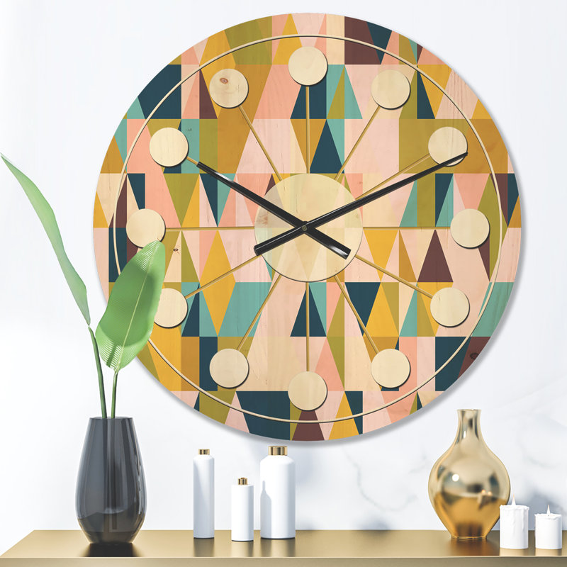 Horloge murale triangulaire I, Moyen