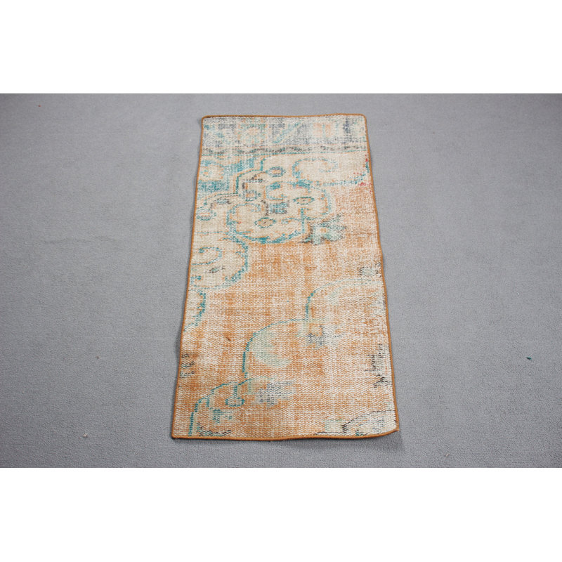 Petit tapis turc en laine tissé à la main de couleur orange vif pour le vestibule ou les petits espaces avec un design anatolien rétro unique