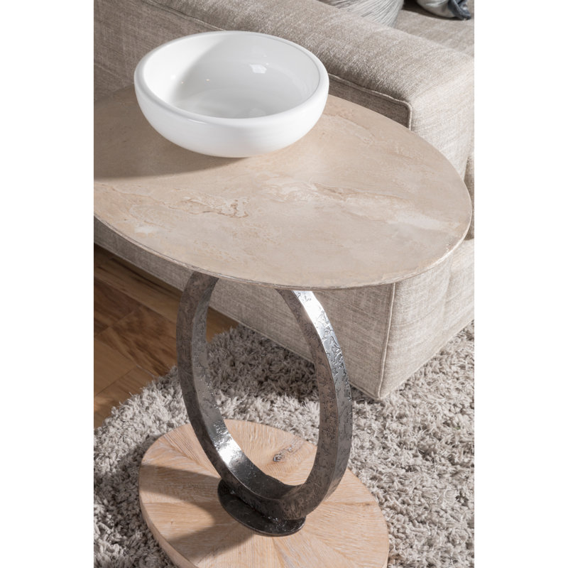 Table ovale cloutée Signature Designs