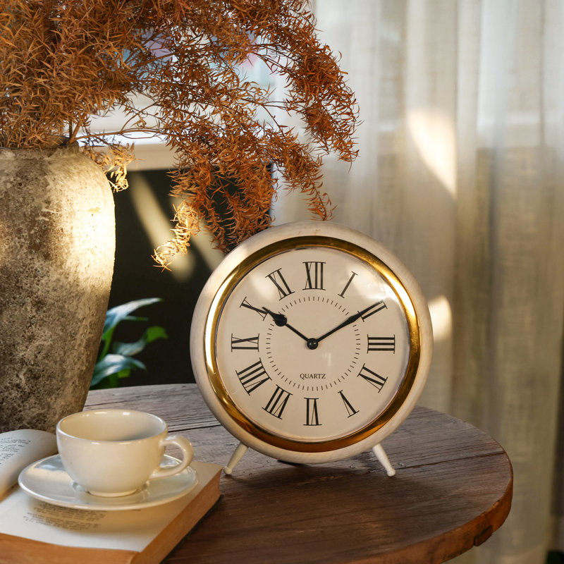 Horloge de table ronde en quartz blanc vieilli avec accent doré