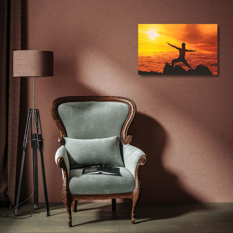 Silhouette d'une jeune femme faisant du yoga, Haleakala, Maui, H 12 po x l 18 po