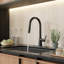 Robinet de cuisine moderne sans contact-112485391
