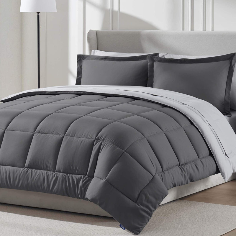 Ensemble d'édredon réversible avec draps Bed-in-a-bag, Gris foncé, Édredon grand + 7 articles supplémentaires