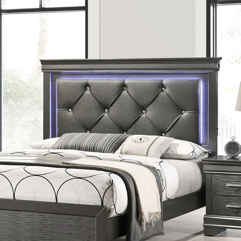 Très grand lit ultra moderne en similicuir gris foncé avec cadre en bois transitionnel
