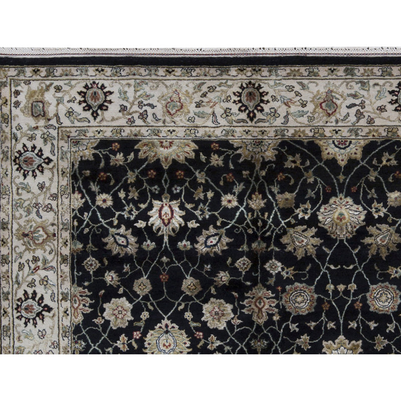 Tapis noir et ivoire de haute qualité noué à la main