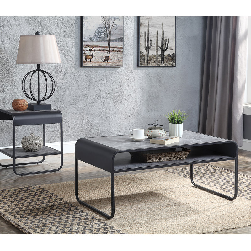 Table de bout moderne et élégante avec tablette, structure en métal noir et plateau en faux béton gris pour un rangement élégant dans le salon
