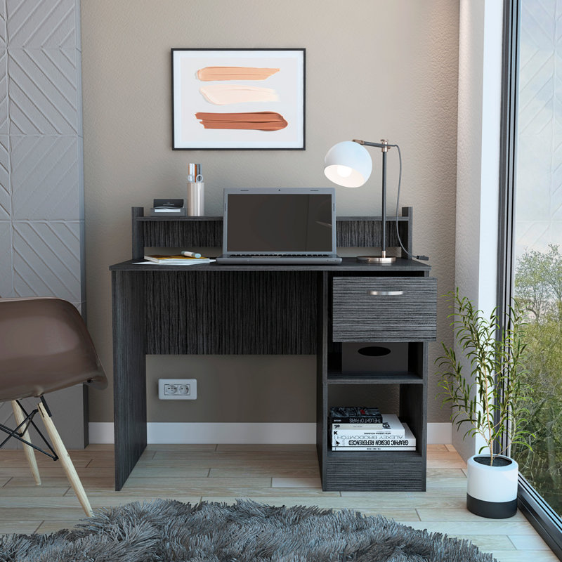 Bureau d'ordinateur Manaos avec plusieurs tablettes et un tiroir, parfait pour les petits espaces et les espaces de travail organisés