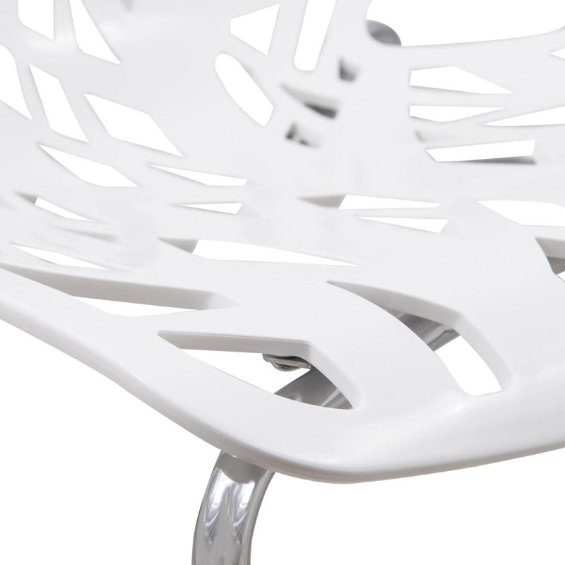 Chaise d'appoint blanche avec pieds chromés