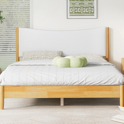 Grand lit en bois d'hévéa massif avec tête de lit tapissier Boucle, rehaussé de pieds de soutien, blanc hêtre