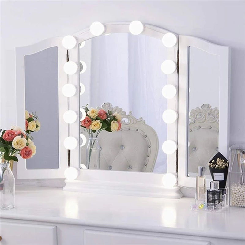 Boahaus avec 14 ampoules Hollywood pour luminaire et miroirs