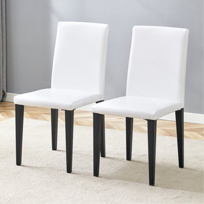 Deux chaises de salle à manger en polyuréthane blanc, simples et polyvalentes, confortables et accompagnées (ensemble de 2 pièces)