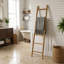 Échelle de couverture en bois de pin avec accents en rotin et roseau, support de rangement décoratif