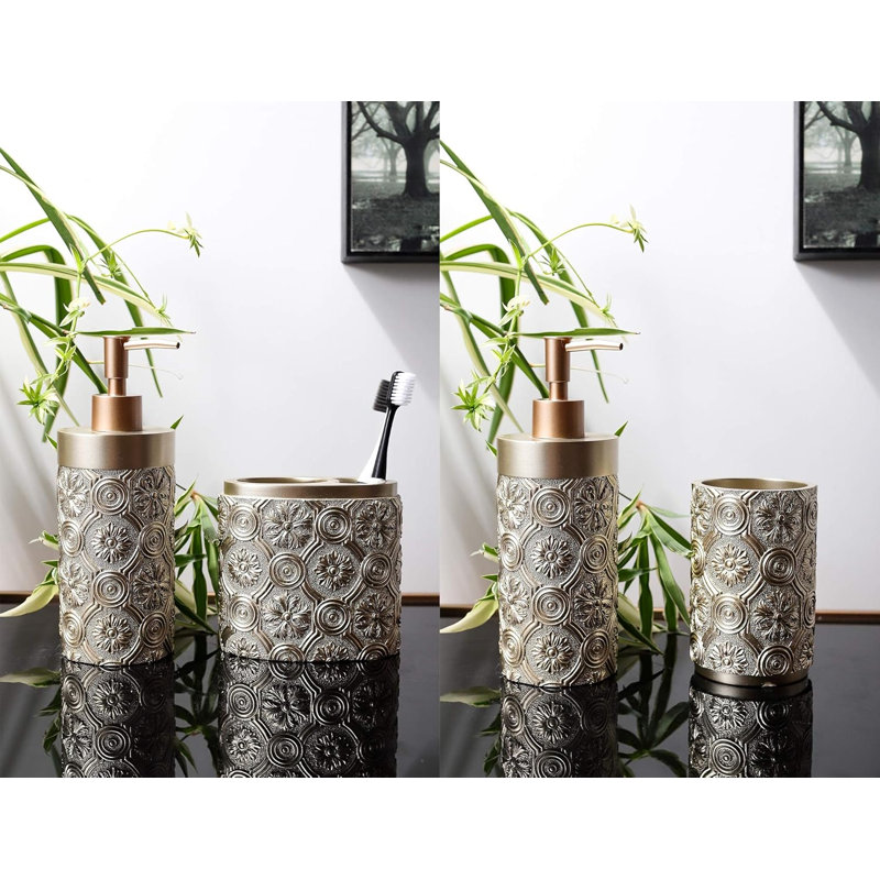 Bathroom accessory set