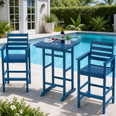 Ensemble de bar extérieur 3 pièces en PEHD - 2 grandes chaises de bar et 1 table carrée, meubles de patio toutes saisons pour la piscine, le jardin ou le balcon