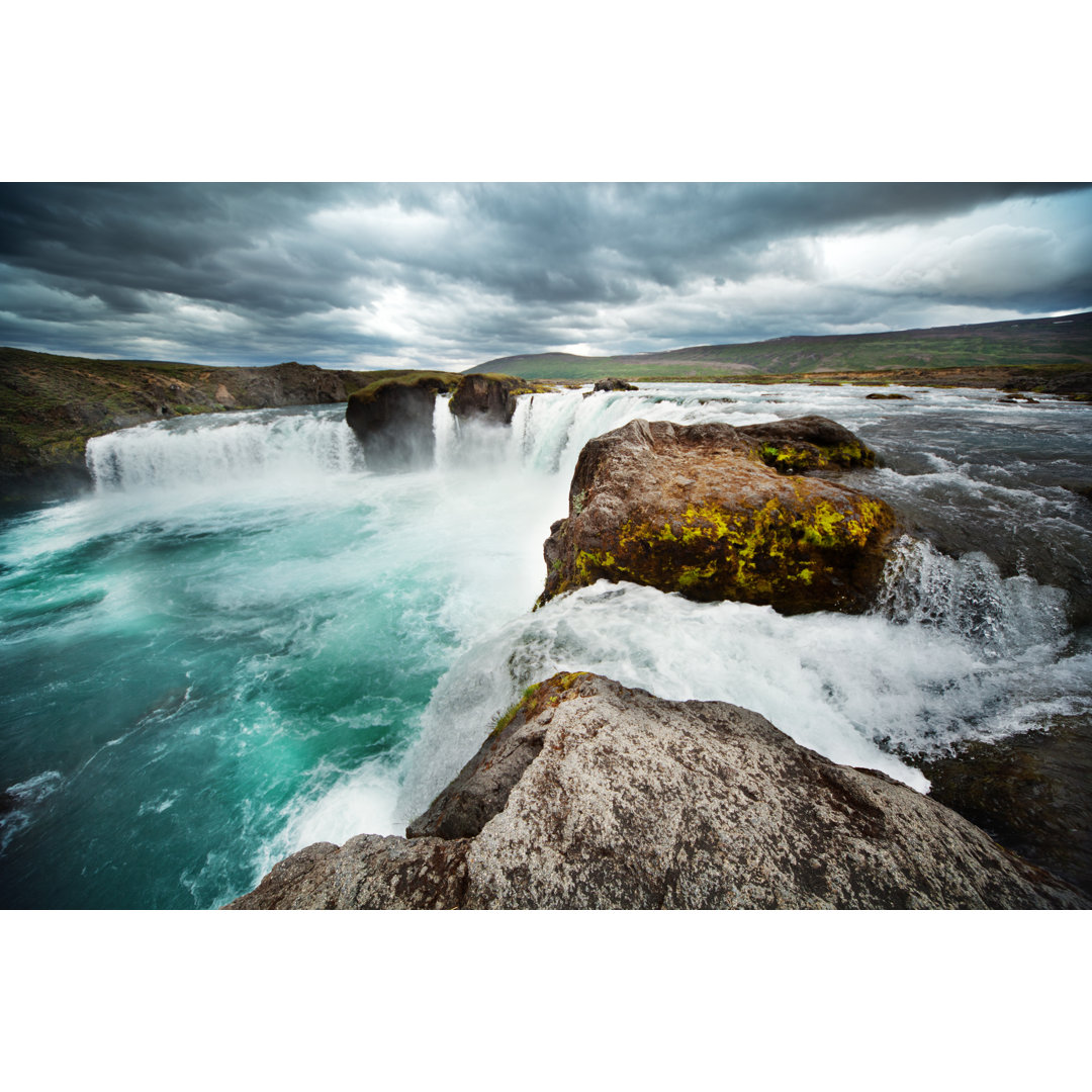 Godafoss von JulPo - Kunstdrucke auf Leinwand