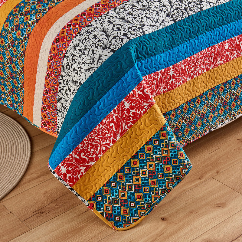 Striped Quilt, Queen Quilt + 2 Shams