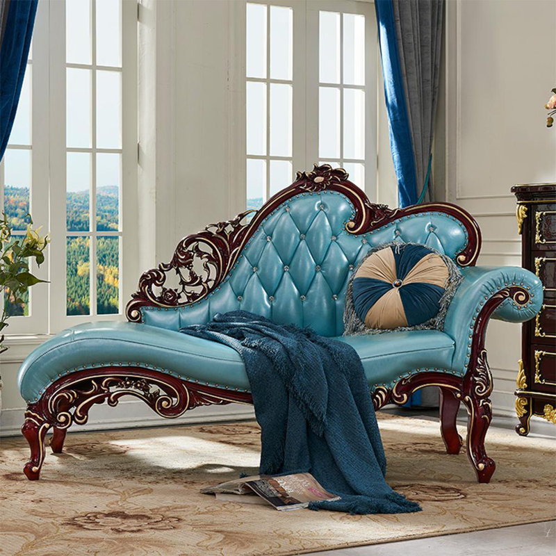 Élégante chaise sculptée en bois massif, Orienté à droite