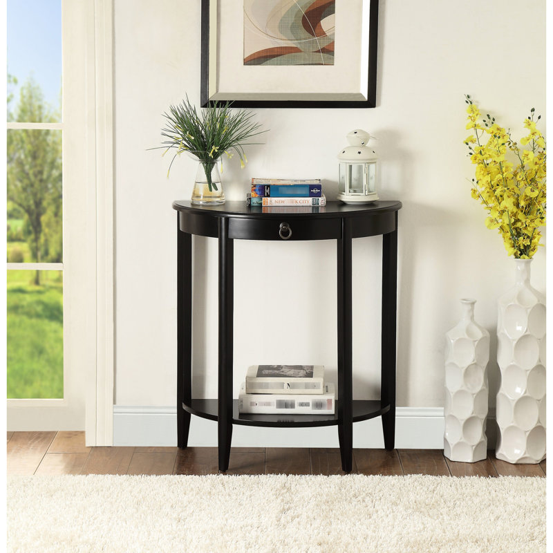 Table basse noire en demi-lune avec tablette inférieure, peu encombrante pour le salon
