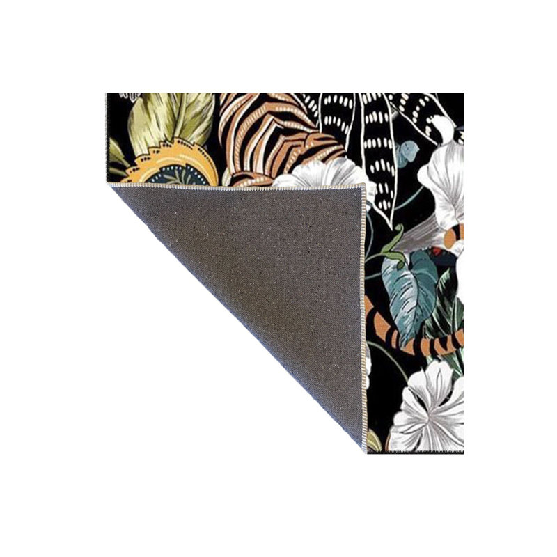 Tapis décoratif noir à motif animalier noir, Sous-tapis carré 4 pi 11 po inclus