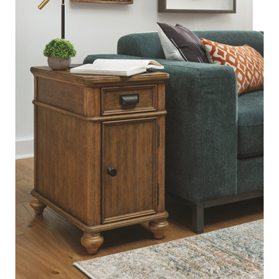 Armoire de chaise à finition pacane