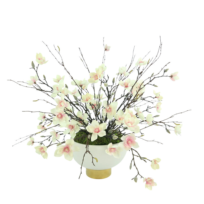 Arrangement papillon magnolia dans un vase