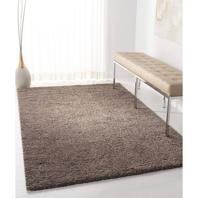 Tapis brun foncé en polypropylène tissé à la machine Elvezia