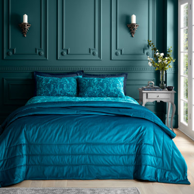 Regal Soft Velvet Quilted Bedspread Bedding