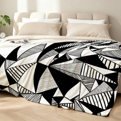 White Ultra Soft Flannel Fleece Throw Blanket,Black and Geometric Line Single-Sided Print