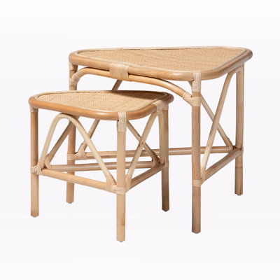 L'ensemble de deux tables de bout modernes Bohème Xavia est fabriqué en rotin au fini brun naturel.