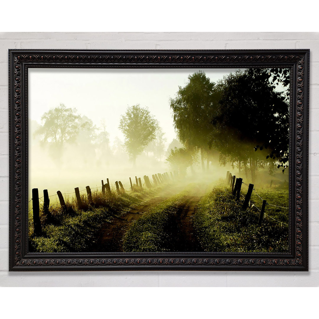 Country Lane Mist Gerahmter Druck