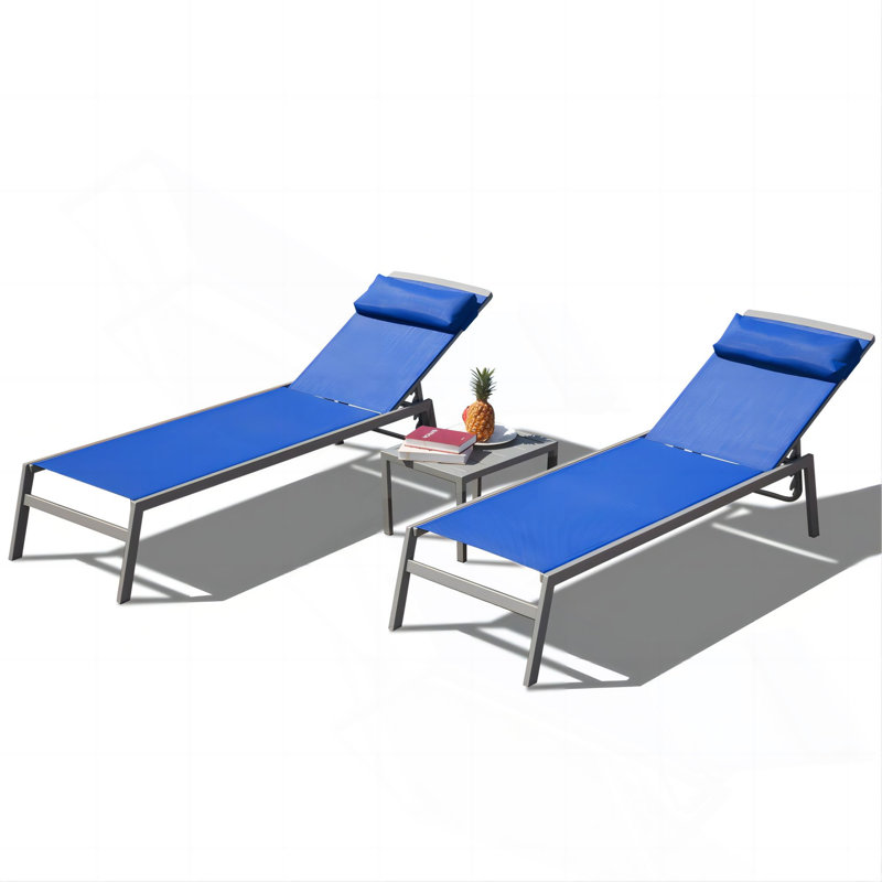 Ensemble de chaises longues de patio, chaises longues de piscine réglables à dossier en aluminium 3 pièces et fauteuil inclinable en textilène avec repose-tête (bleu, 2 chaises longues + 1 table)