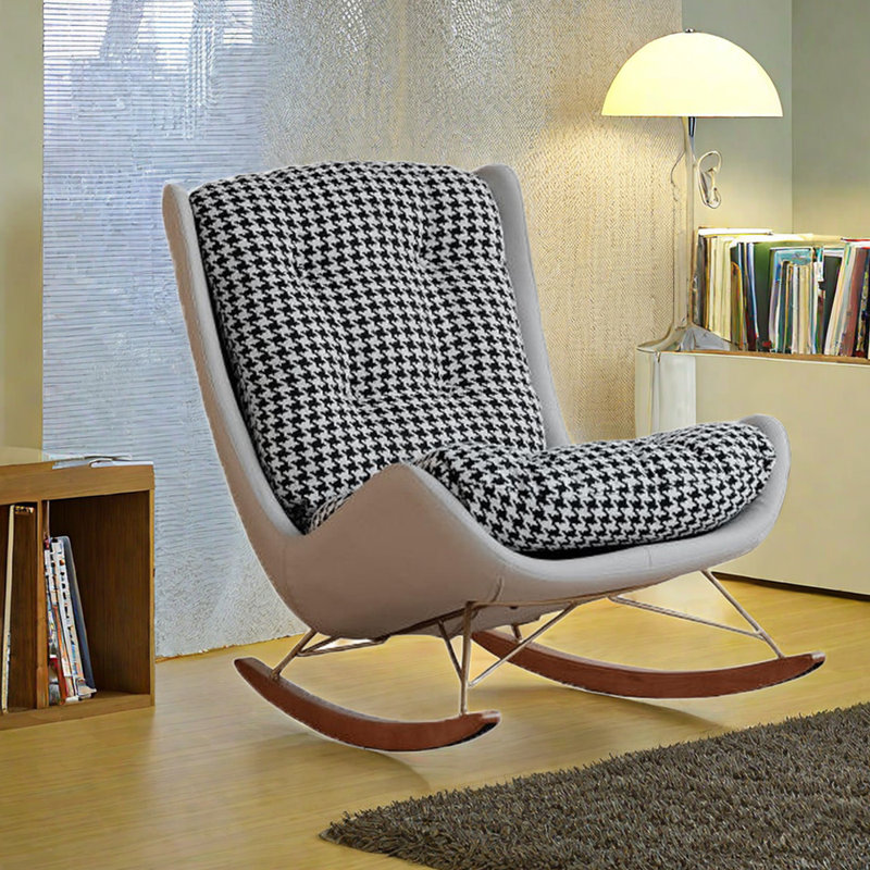 Chaise berçante confortable avec design ergonomique