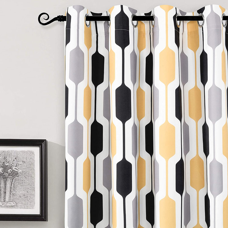 Rideaux obscurcissants et isolants avec œillets et motif géométrique Ginder, L 52 po x L 84 po, Or/noir