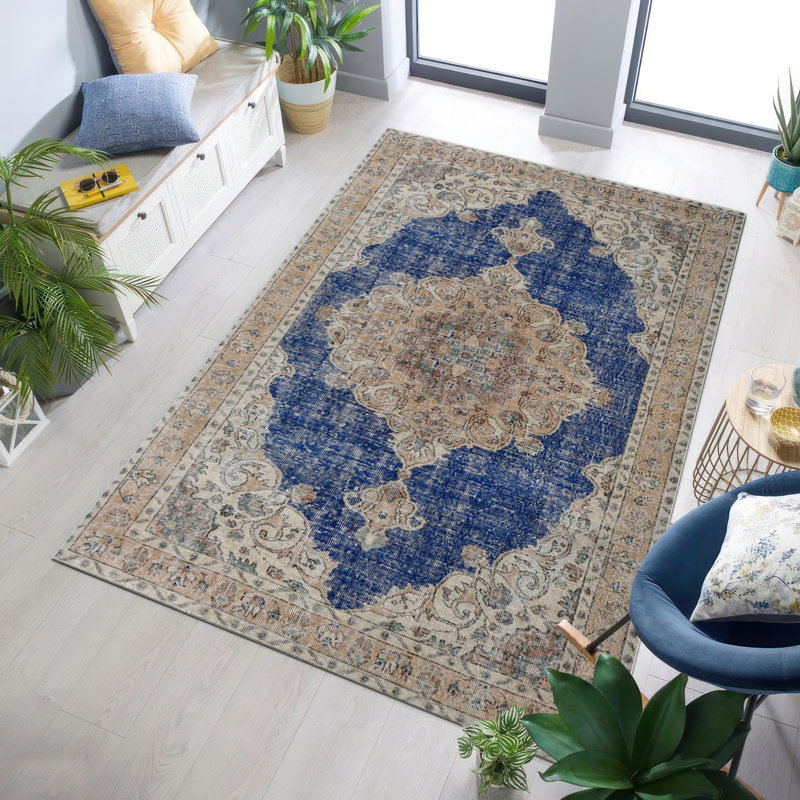 Soft Pile Printed Rug with Subtle Geometric Patterns for a Sophisticated Touch to Any Living Space or Bedroom