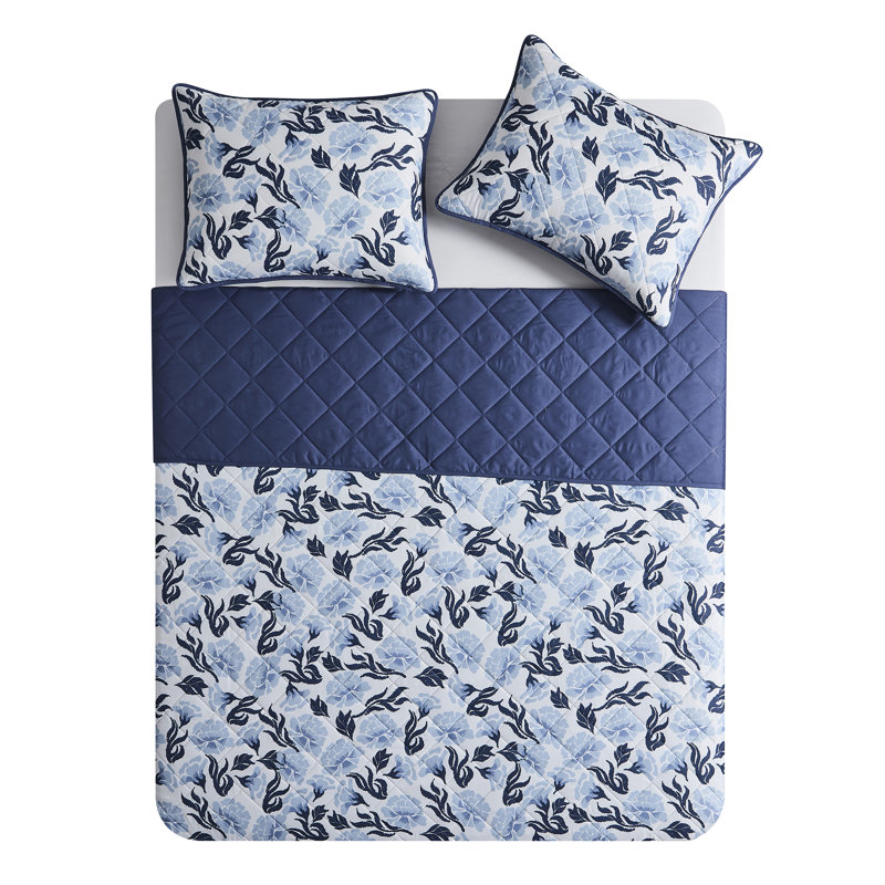 VCNY Home Whisper Blue 3-Piece Floral Quilt Set, Full/Queen, Full Quilt + 2 Standard Shams, Blue/White Floral