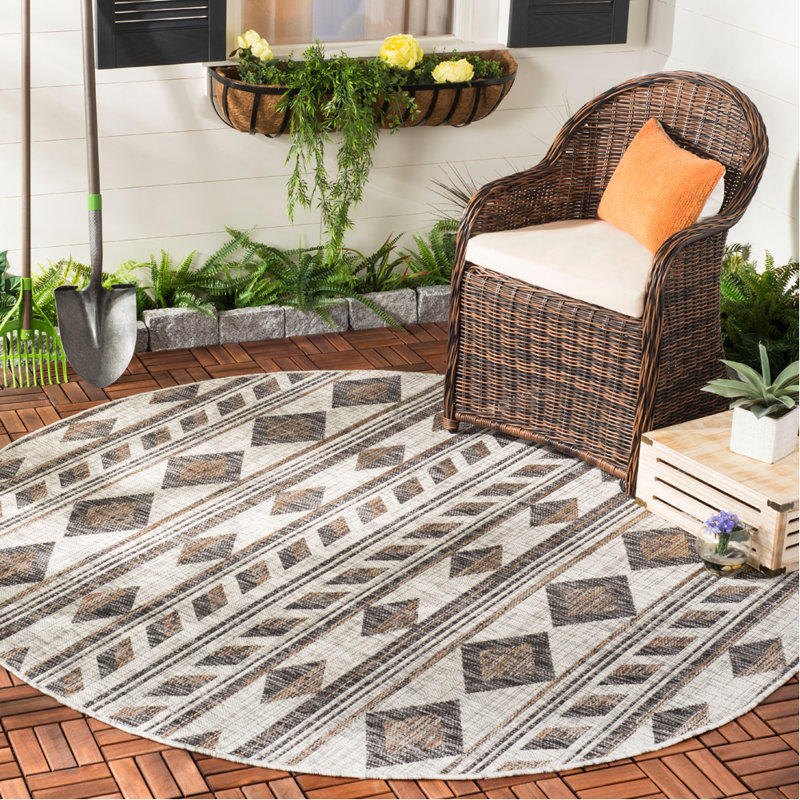 Amarien Performance Geometric Indoor/Outdoor Area Rug, Round 6'7"