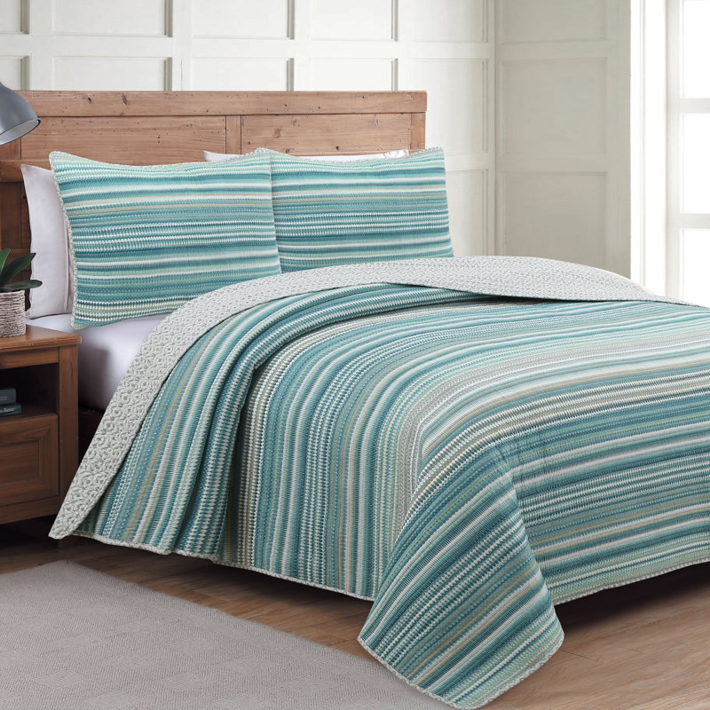 Estate Collection Reversible Quilt Set, Green, Queen Quilt + 2 Standard Shams